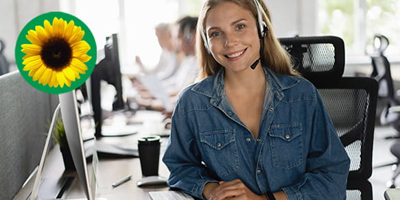 Kvinde med headset og solsikke logo