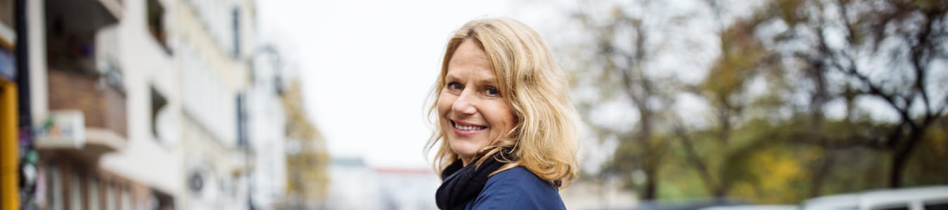 Smilende kvinde