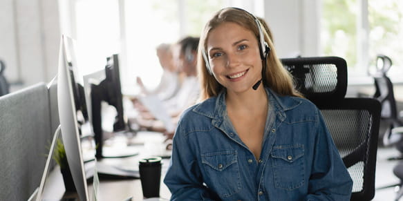 Kvinde med headset